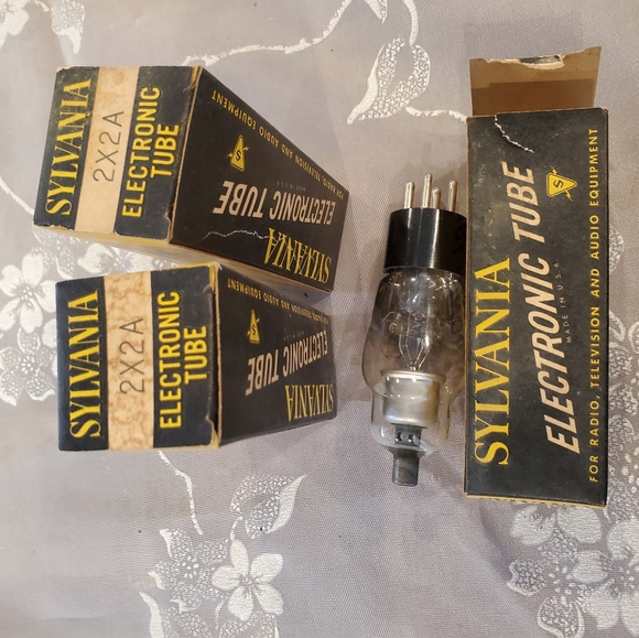 Set of 3 Vintage Sylvania Electronic 2x2a Vacuum Tube Bulbs - Picture 2 of 6